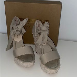 DONALD J PLINER WEDGE ESPADRILLES